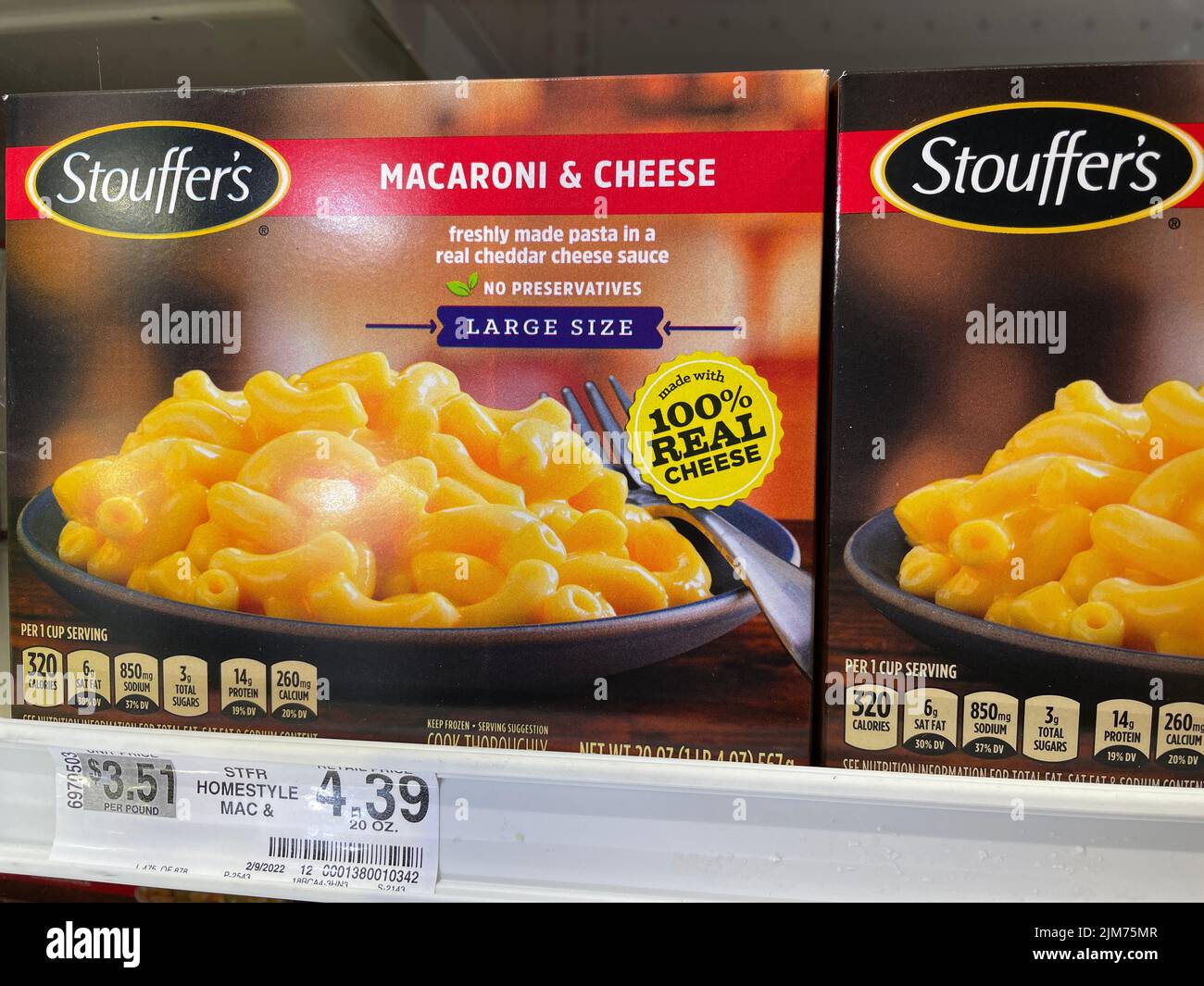 Grovetown, GA USA - 05 04 22: Ladengeschäft Tiefkühlkost Stouffers Makkaroni und Käse Stockfoto