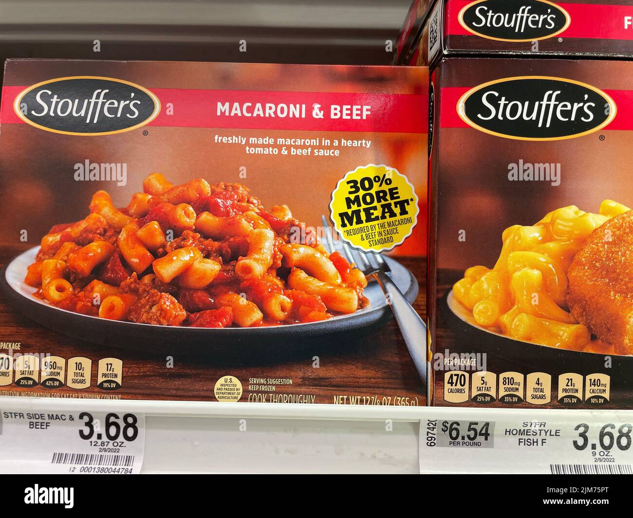 Grovetown, GA USA - 05 04 22: Einzelhandel Tiefkühlkost Stouffers Macaroni and Beef Stockfoto
