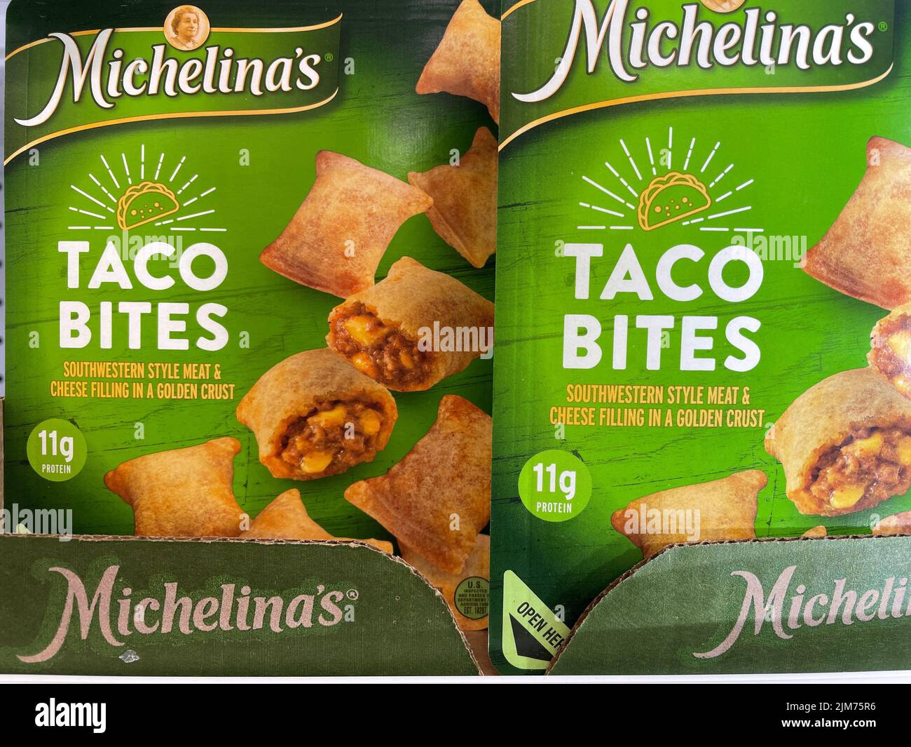 Grovetown, GA USA - 05 04 22: Ladengeschäft Tiefkühlkost Michelinas Taco Bisse Stockfoto