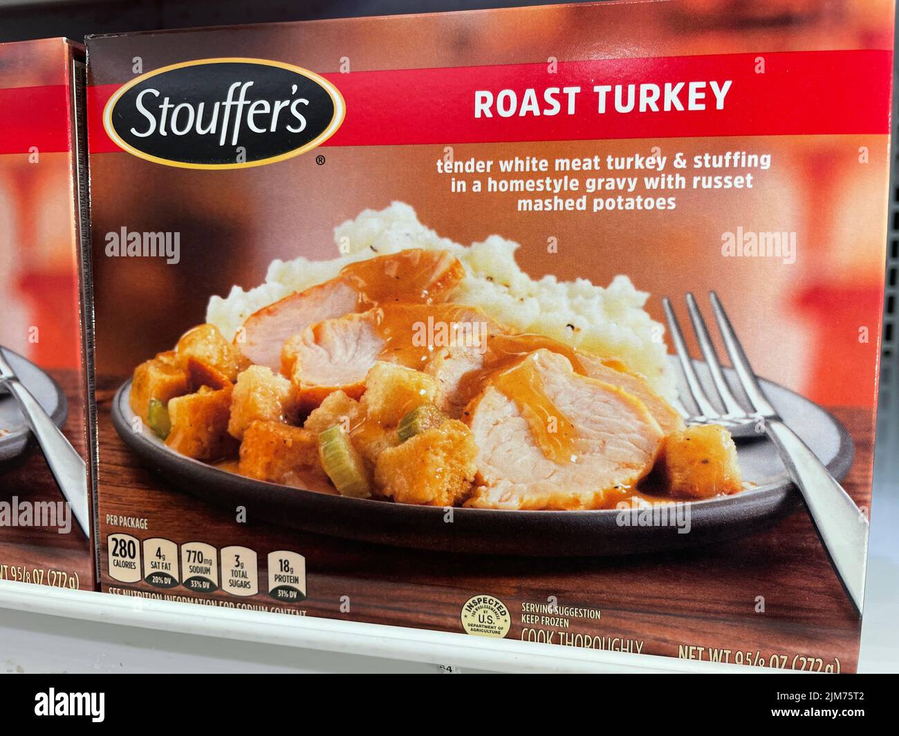 Grovetown, GA USA - 05 04 22: Ladengeschäft Tiefkühlkost Stouffers Roast turkey Stockfoto