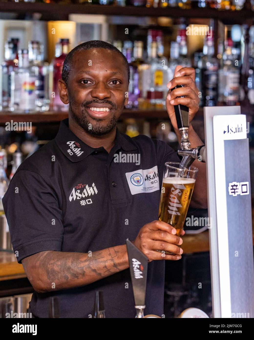 REDAKTIONELLE VERWENDUNG NUR der ehemalige Manchester City Football Club-Spieler Shaun Wright-Phillips an Bord von „The Pride of Manchester City“, um die japanische Biermarke Asahi Super Dry als neuen globalen Partner der City Football Group bekannt zu geben. Ausgabedatum: Freitag, 5. August 2022. Stockfoto