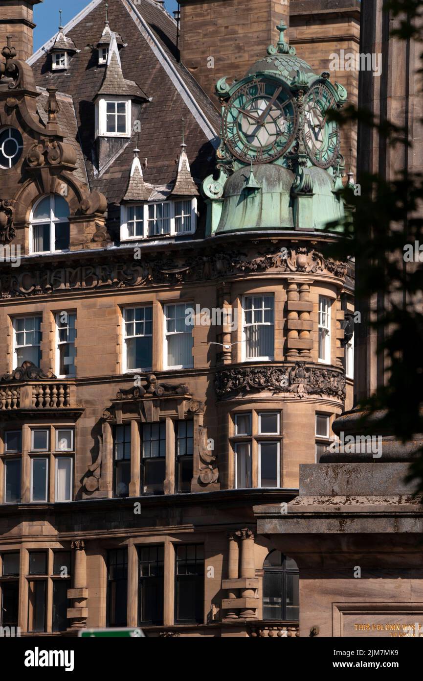 Jugendstil-Details des Emerson Chambers-Gebäudes mit Waterstones-Buchhandlung, Newcastle-upon-Tyne Stockfoto