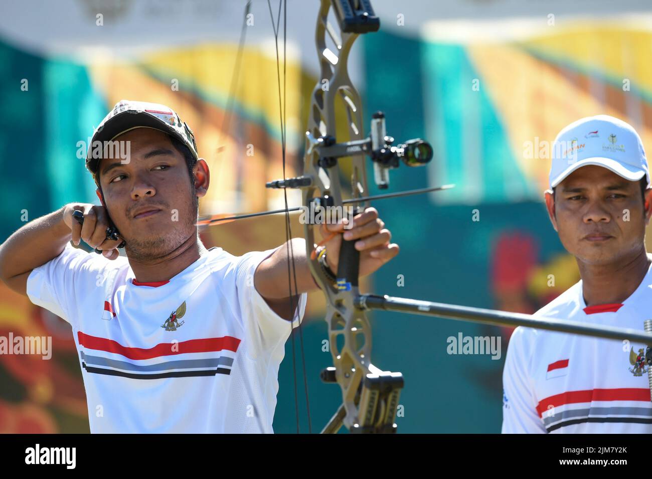 Surakarta, Indonesien. 5. August 2022. Ken Swagumilang (L) und Muhamad Ali aus Indonesien treten bei den ASEAN para Games 2022 in Surakarta, Indonesien, am 5. August 2022 gegen Sakon Inkaew und Comsan Singpirom aus Thailand beim Doppelteam-Medaillenspiel gegen die Bronzemedaille der Männer an. Kredit: Zulkarnain/Xinhua/Alamy Live Nachrichten Stockfoto