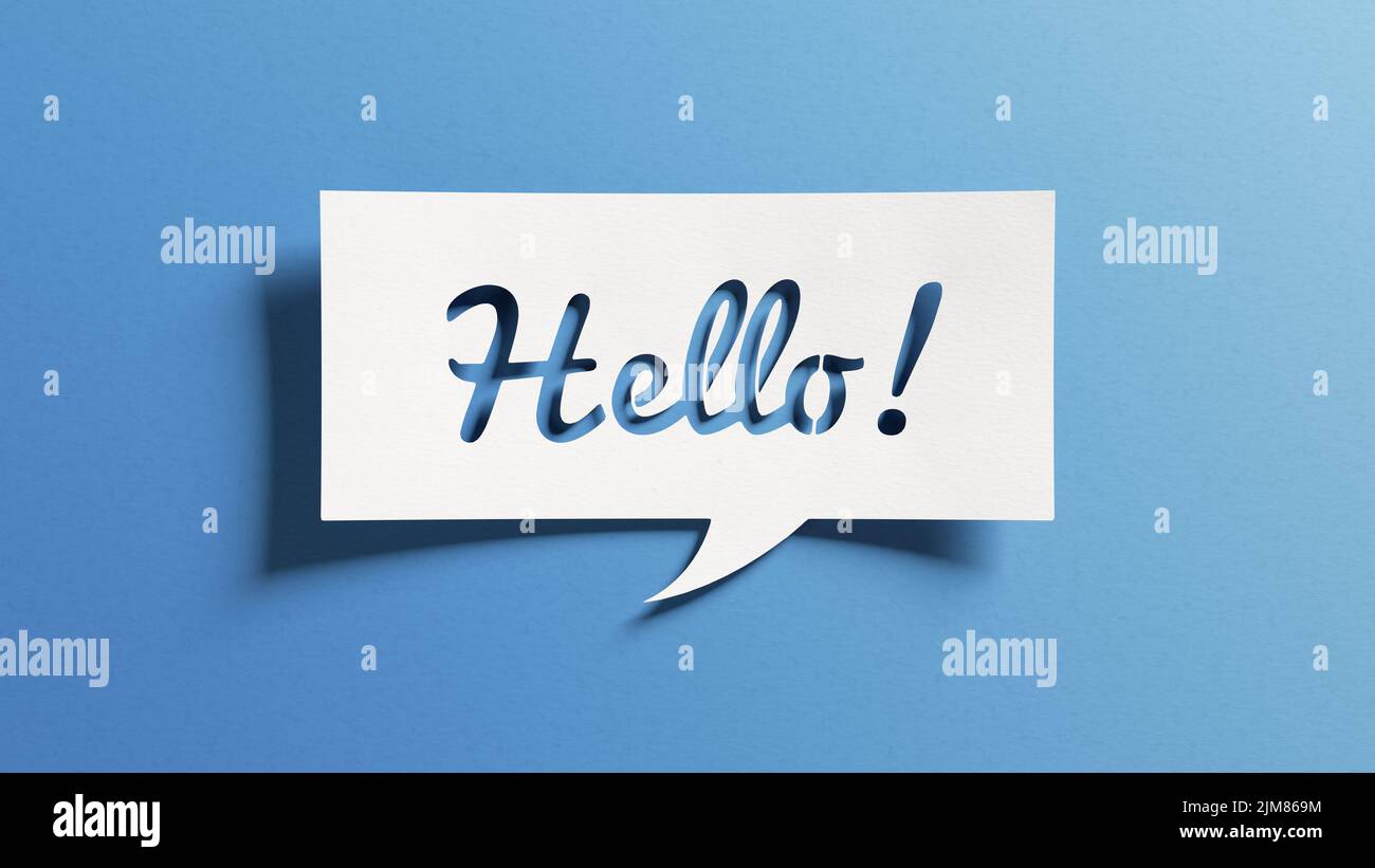 Hallo Anrede oder Grußwort, um jemanden willkommen zu heißen oder ein Gespräch zu beginnen. Design mit ausgeschnittenen Buchstaben in Papier Sprechblase über blauem Hintergrund Stockfoto