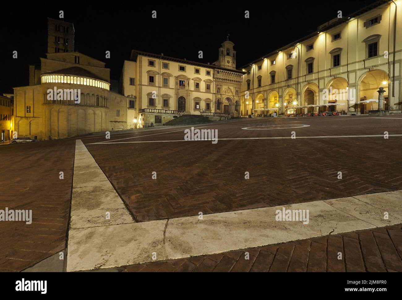 Arezzo 'Piazza grande' in der Nacht, Toskana, Italien Stockfoto