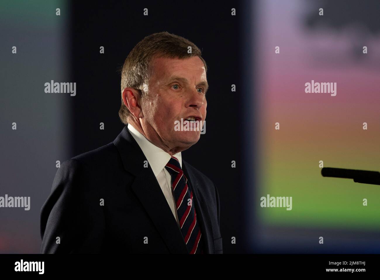 David Jones, Abgeordneter von Clwyd South, spricht während der konservativen Parteiführung in Cardiff im August 2022 für Liz Truss. Stockfoto