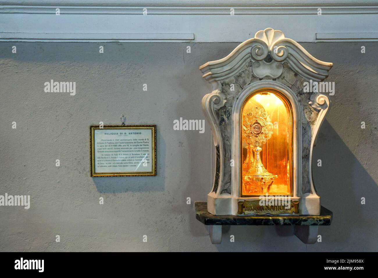 Relikt des Heiligen Antonius von Padua in der Kirche des Heiligen Antonius in Boccadasse, einem Fischerdorf in der Nähe des Zentrums von Genua Stockfoto