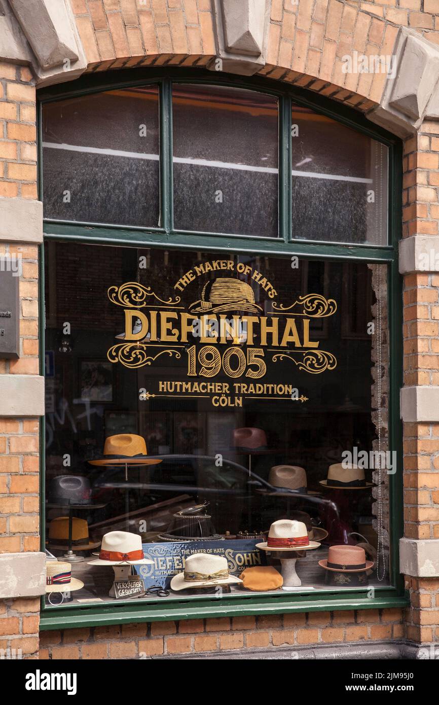 Schaufenster des Hutmachers Diefenthal 1905 an der Straße Friesenwall im Stadtzentrum, Köln, Deutschland. Schaufenster der Hutmacherei Diefenthal 1 Stockfoto