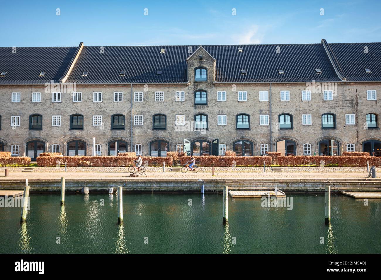 Gebäude in der Nähe von Kanälen in der Takkelloftvej Straße in Kopenhagen, Dänemark Stockfoto