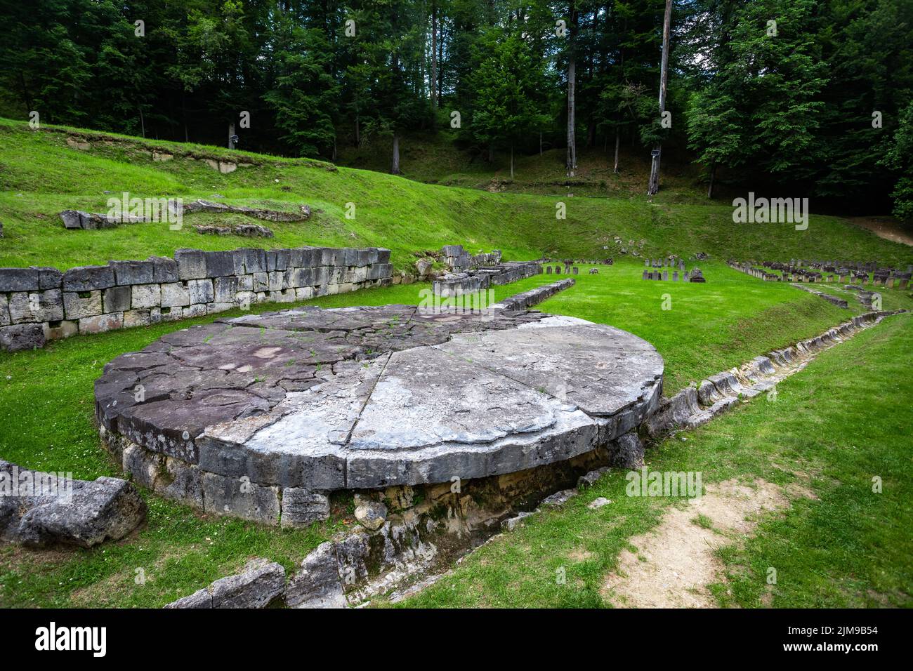Der andesitische Altar - die dakischen Festungen des Orăștie-Gebirges, Sarmizegetusa Regia Stockfoto