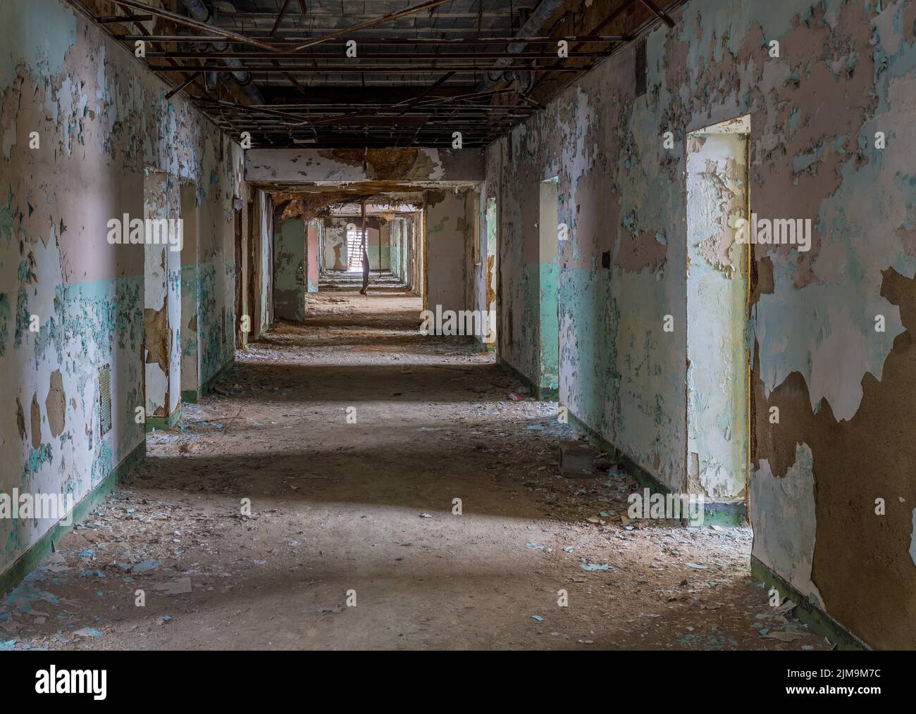 Langer Korridor innerhalb des Trans-Allegheny Lunatic Asylum Stockfoto