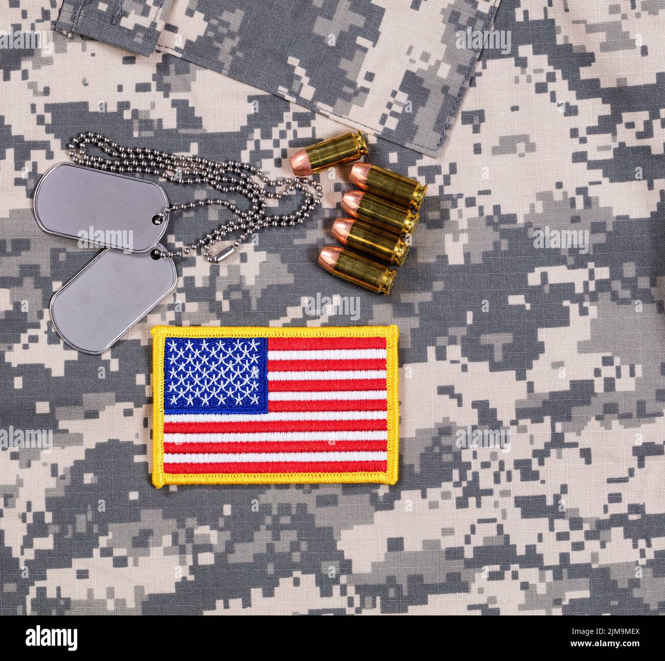 USA Flagge Patch, ID-Tags, Kugeln auf militärischen Kampf Galauniform. Stockfoto