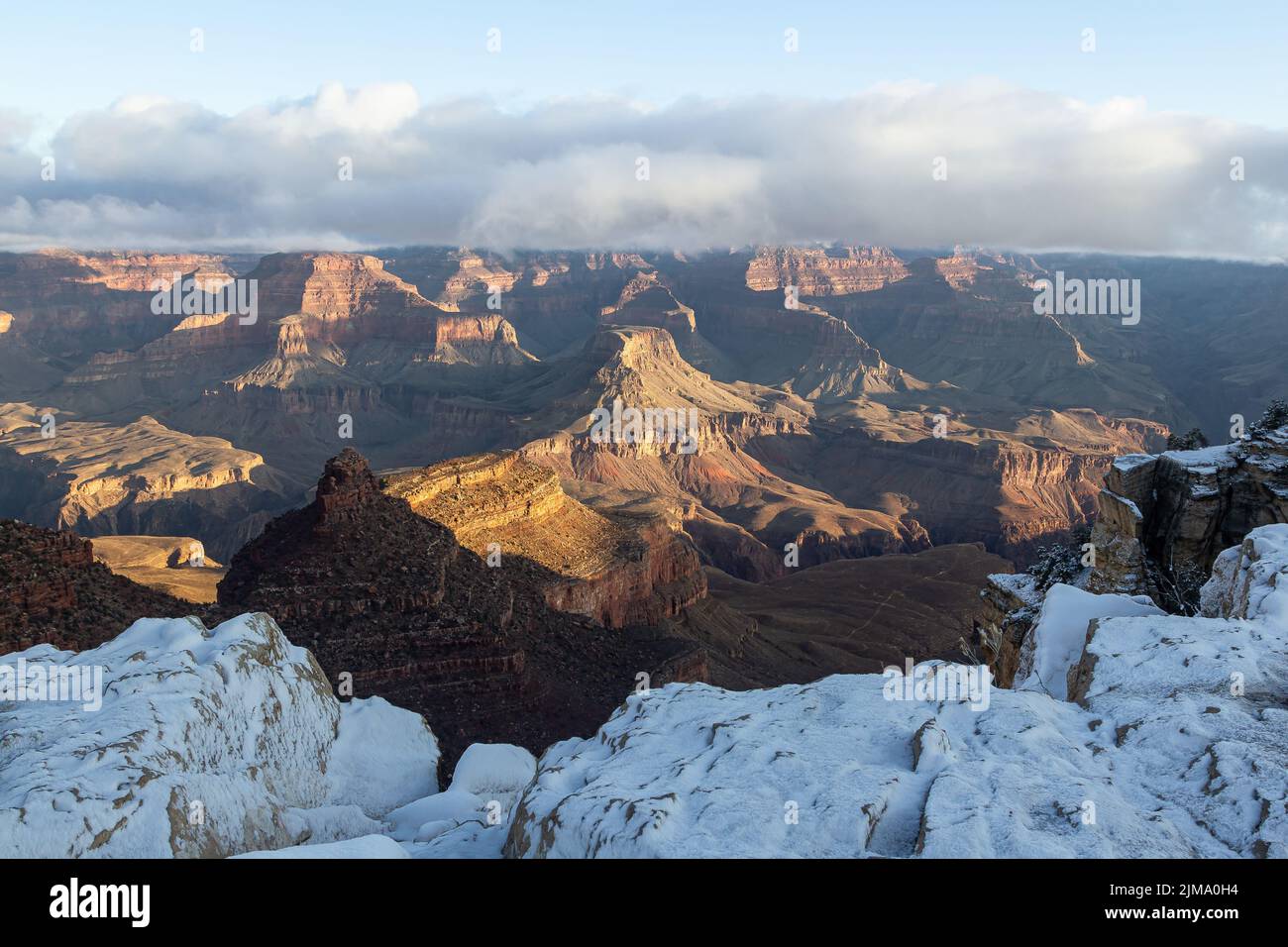 Ein faszinierender Blick auf den Grand Canyon USA im Winter Stockfoto