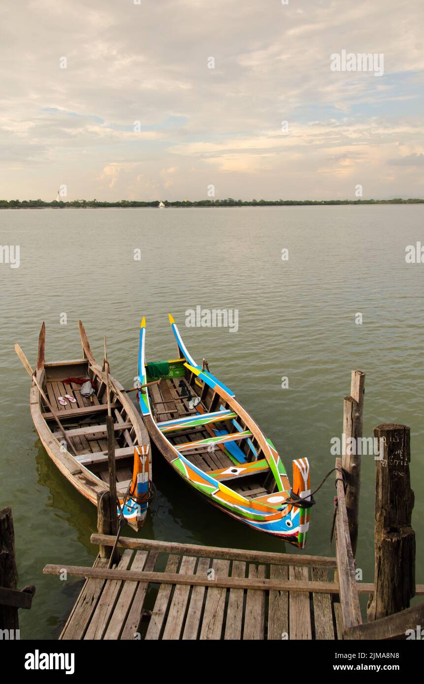 Boote in Taung Tha man Lake Stockfoto