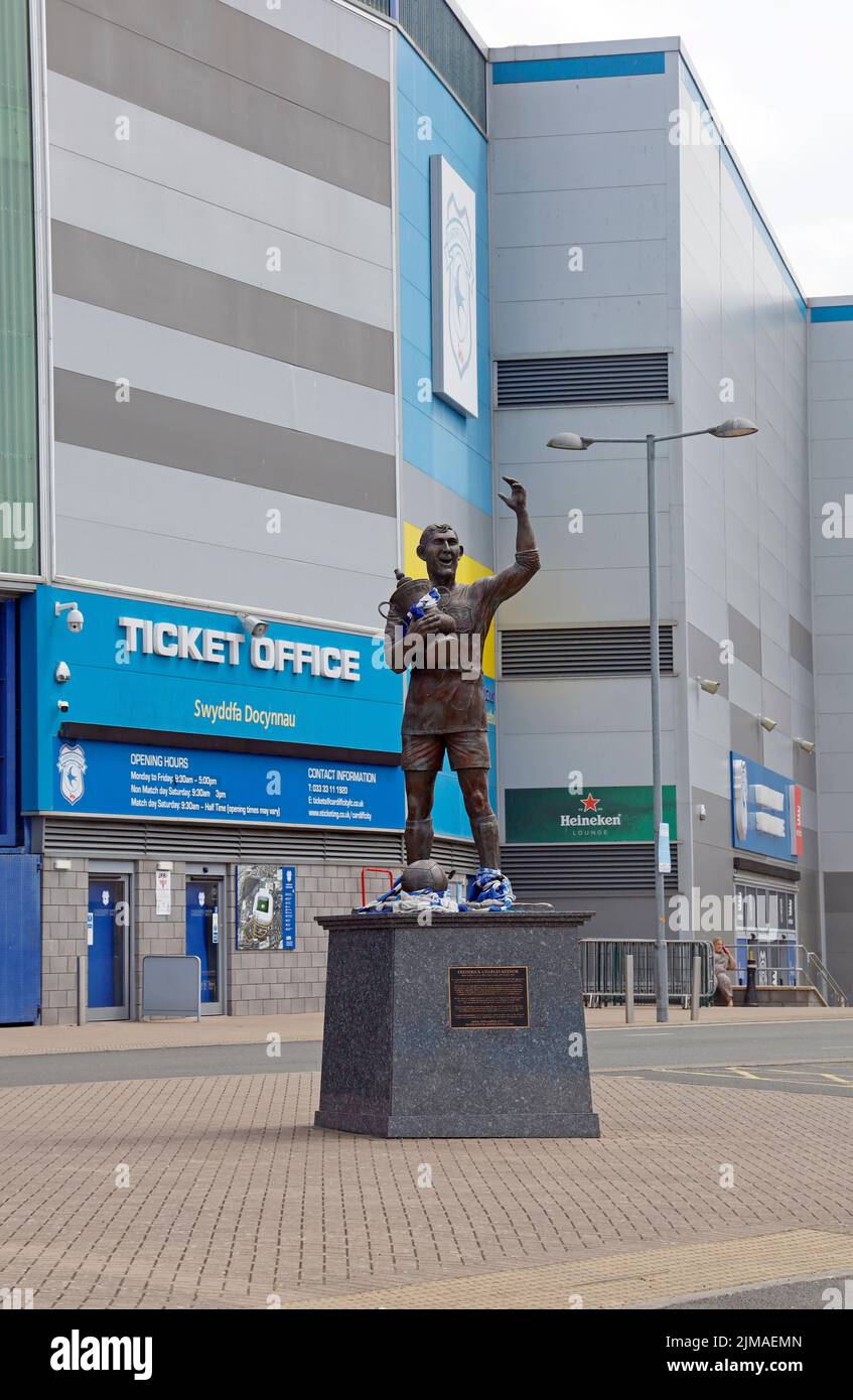 Bronzestatue von Friedrich Charles Keenor. Cardiff City FC, Cardiff City Stadium. Stockfoto