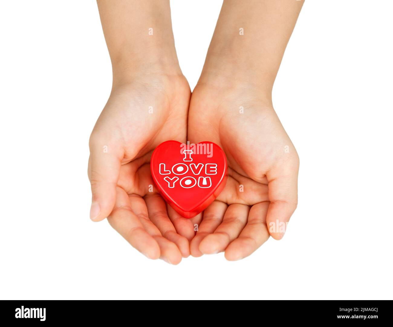 Herz-Pflege, medizinisches Konzept. Herz in die Hände eines Kindes. Isoliert auf weiss. Stockfoto