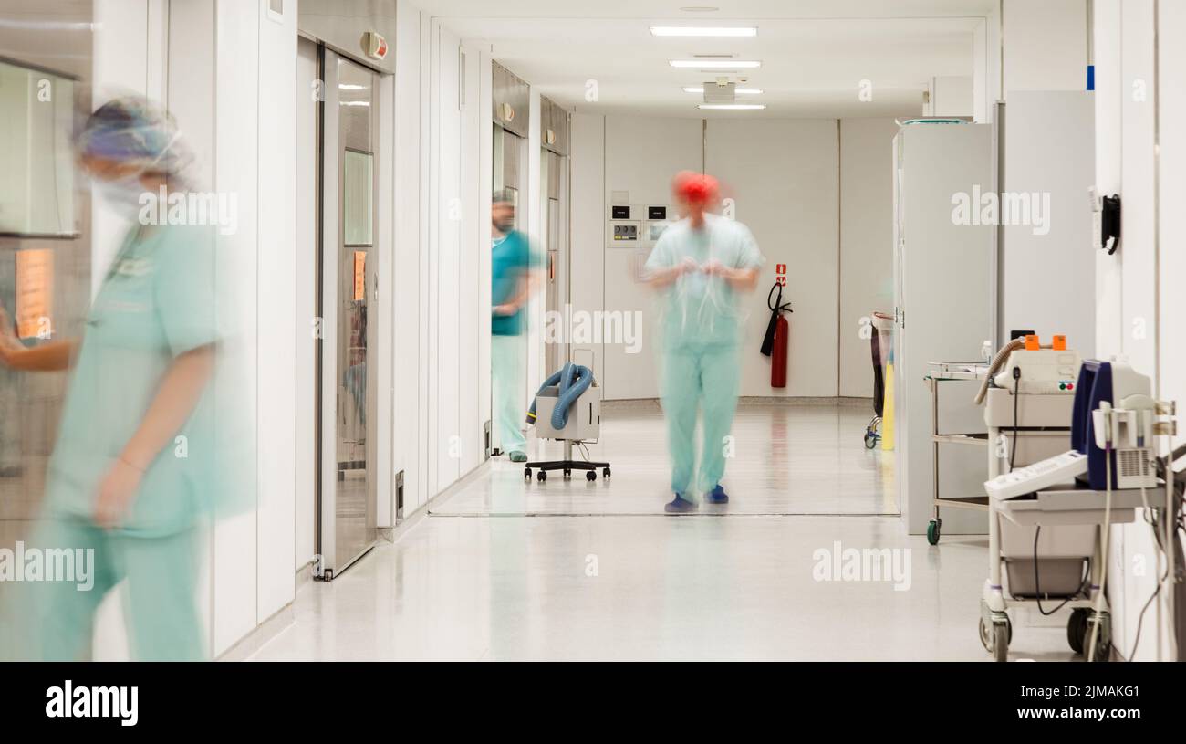 Steriler Korridor Im Krankenhaus Stockfoto