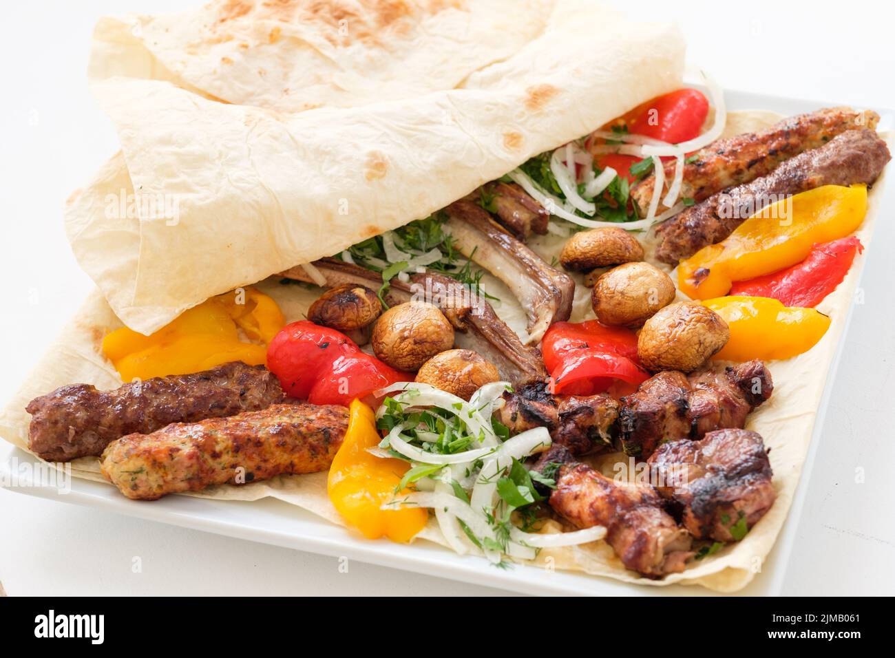 Gebratene Lebensmittel Platte Fleisch Gemüse Fladenbrot Stockfoto