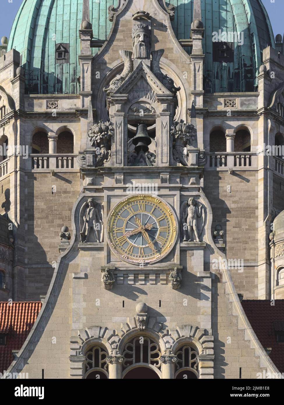 Hannover - Neues Rathaus, Rathausuhr und Kuppelturm, Deutschland Stockfoto