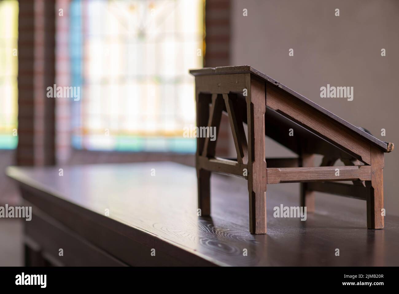 Rednerpult in einer alten Kirche Stockfoto