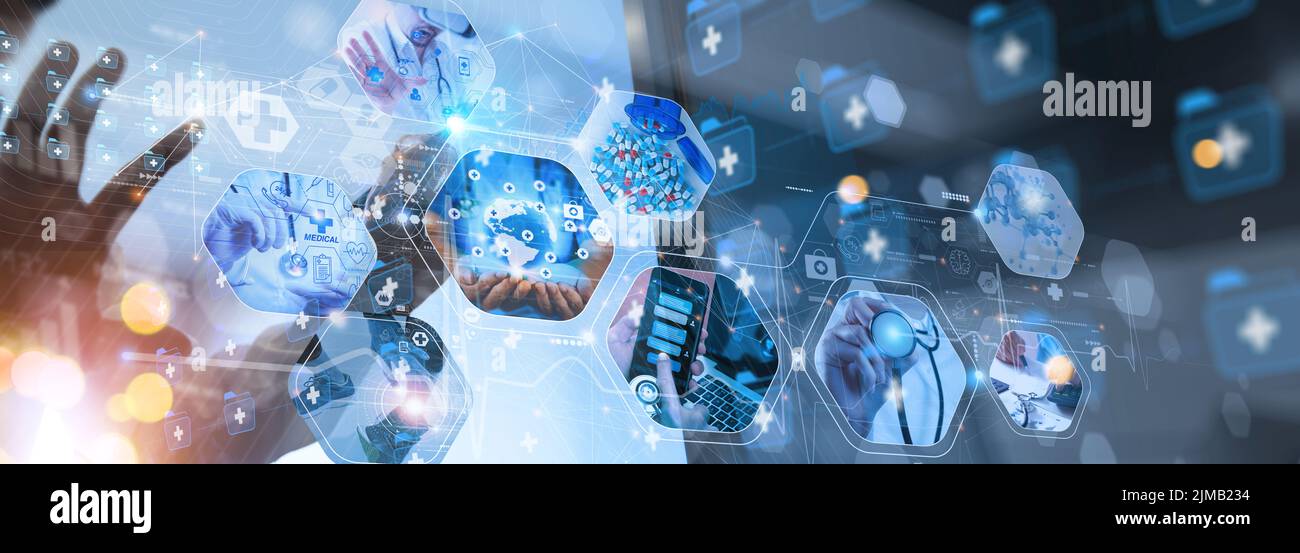 Arzt mit Virtual Globe Healthcare Network Connection concept.Wissenschaft und medizinische Innovation Technologie zukunftsfähige Smart Services und Lösungen Stockfoto