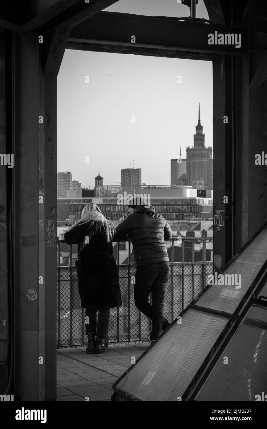Ein Paar überdeckt die Warschauer Altstadt Stockfoto