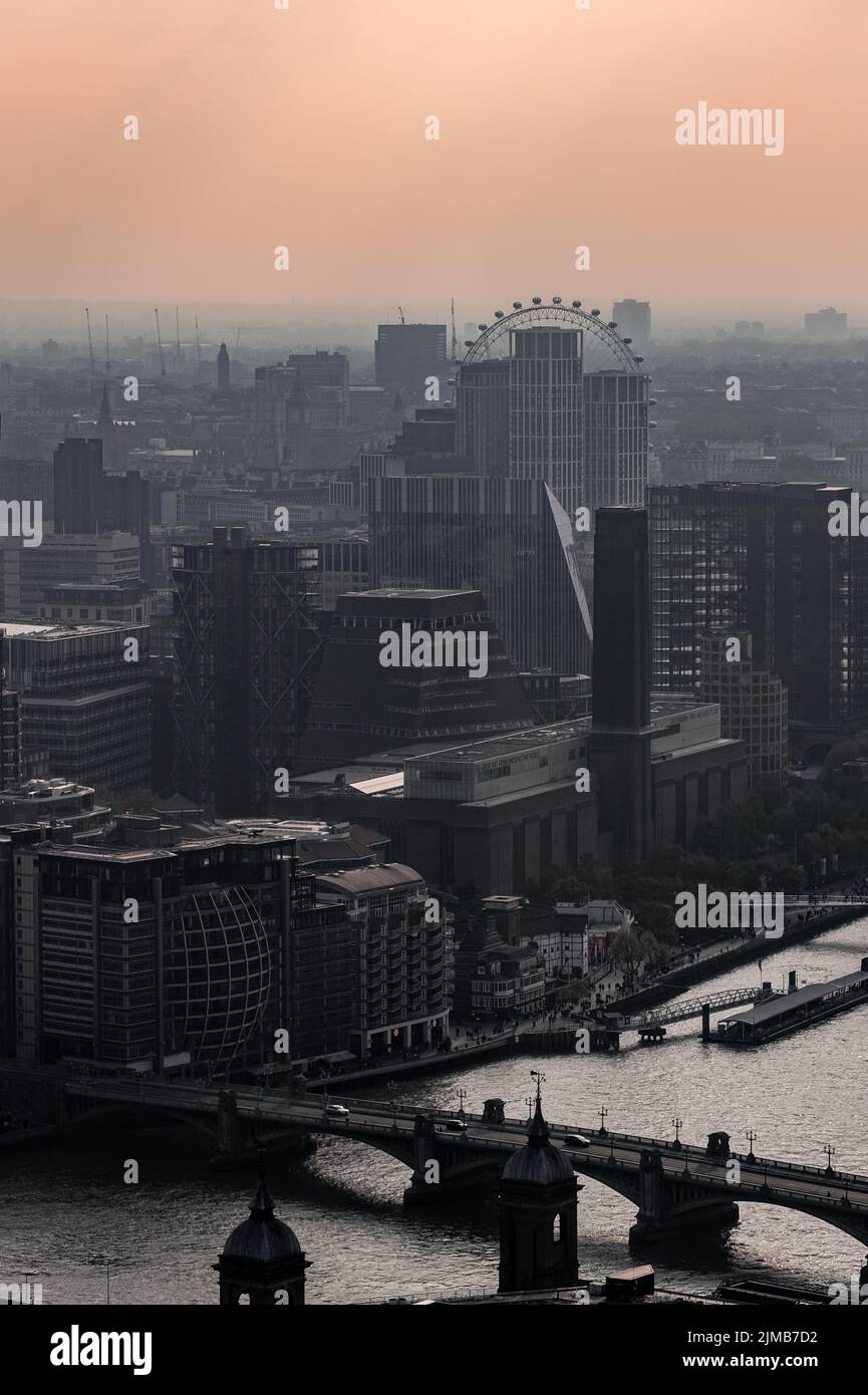 Eine vertikale Aufnahme des Skygarden in London Stockfoto