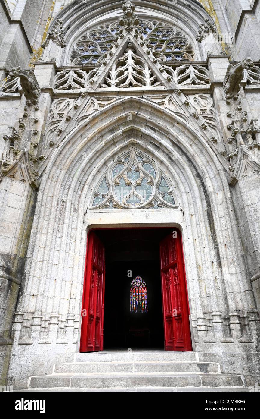 Die Kirche ’église St Léonard in Fougères, Frankreich Stockfoto