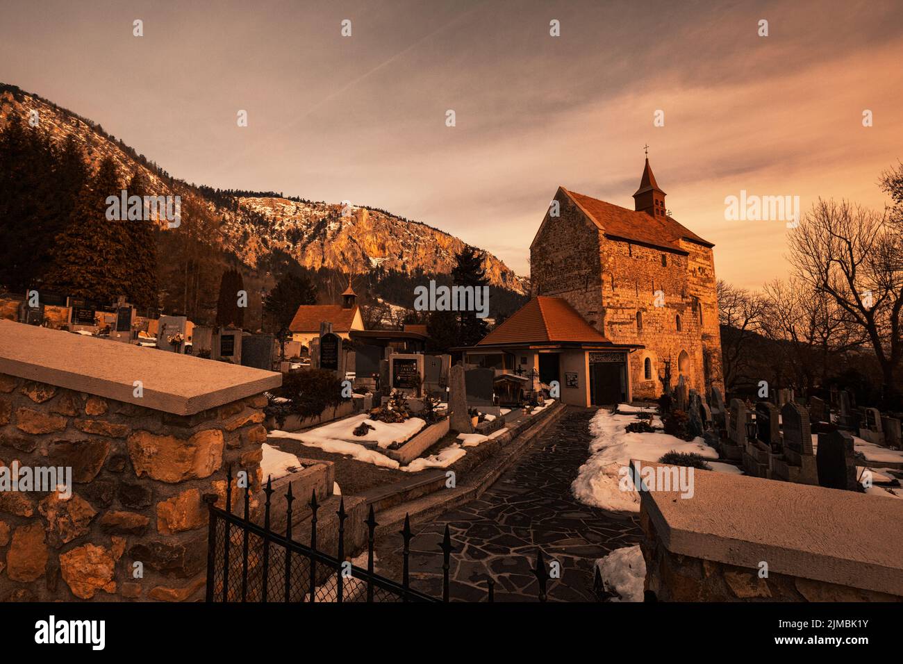 Kirche auf einem Berg in niederösterreich hÃ¶Flein bei Sonnenuntergang Stockfoto