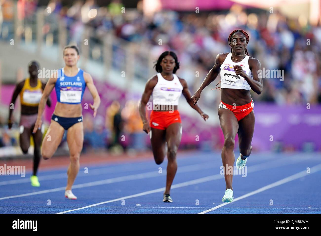 Die Engländerin Victoria Ohuruogu (rechts) ist während des Halbfinales der Frauen 400m 1 im Alexander Stadium am achten Tag der Commonwealth Games 2022 in Birmingham in Aktion. Bilddatum: Freitag, 5. August 2022. Stockfoto
