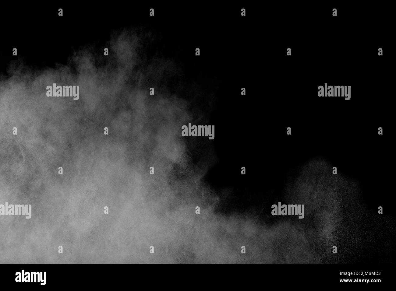 Abstrakte weißes Pulver Explosion auf schwarzem Hintergrund. Abstrakte weißen Staub ausatmen. Stockfoto