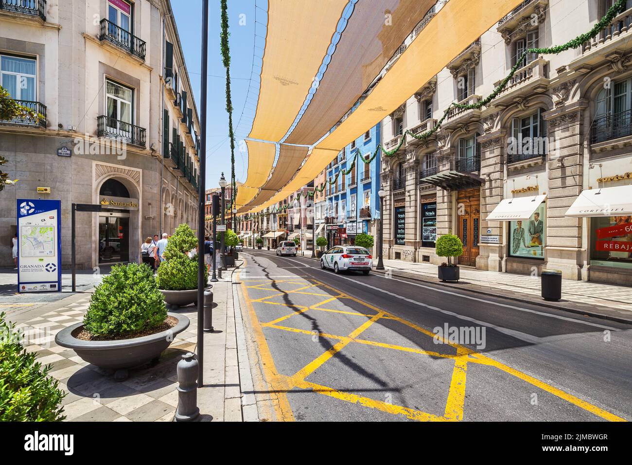 Straße im historischen Zentrum von Granada, Spanien Stockfoto