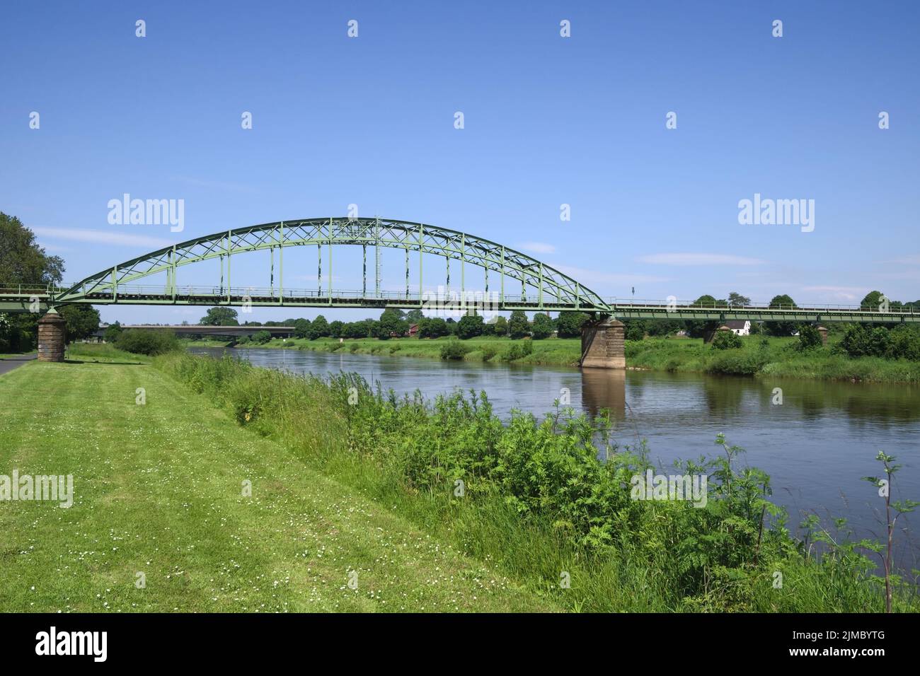 Minden - Eisenbahnbrücke über die Weser, Deutschland Stockfoto