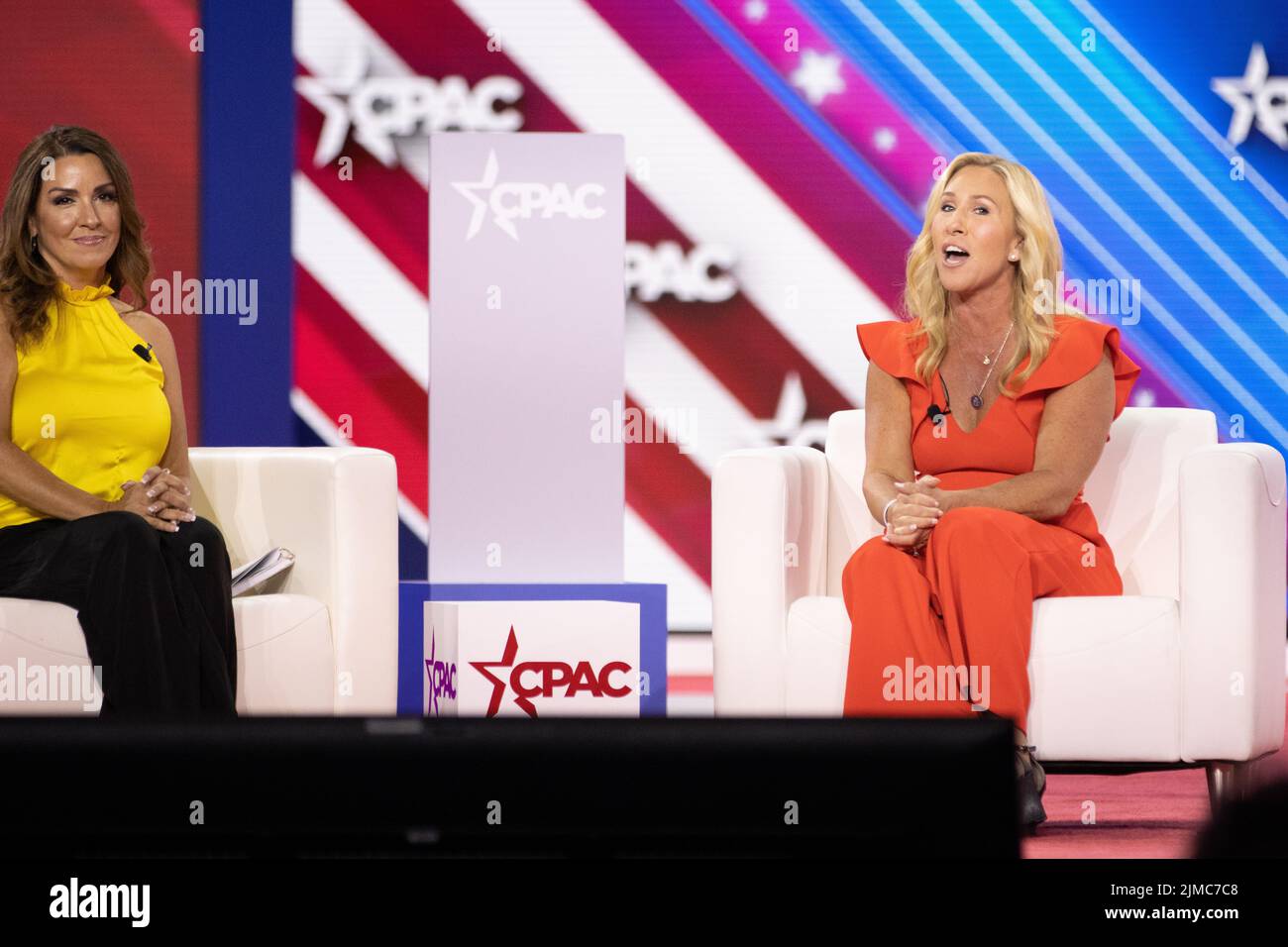 Dallas, USA. 05 August 2022. Sara Carter interviewt die Rep. Marjorie Taylor Greene auf der Conservative Political Action Conference. Kredit: Valerio Pucci / Alamy Stockfoto