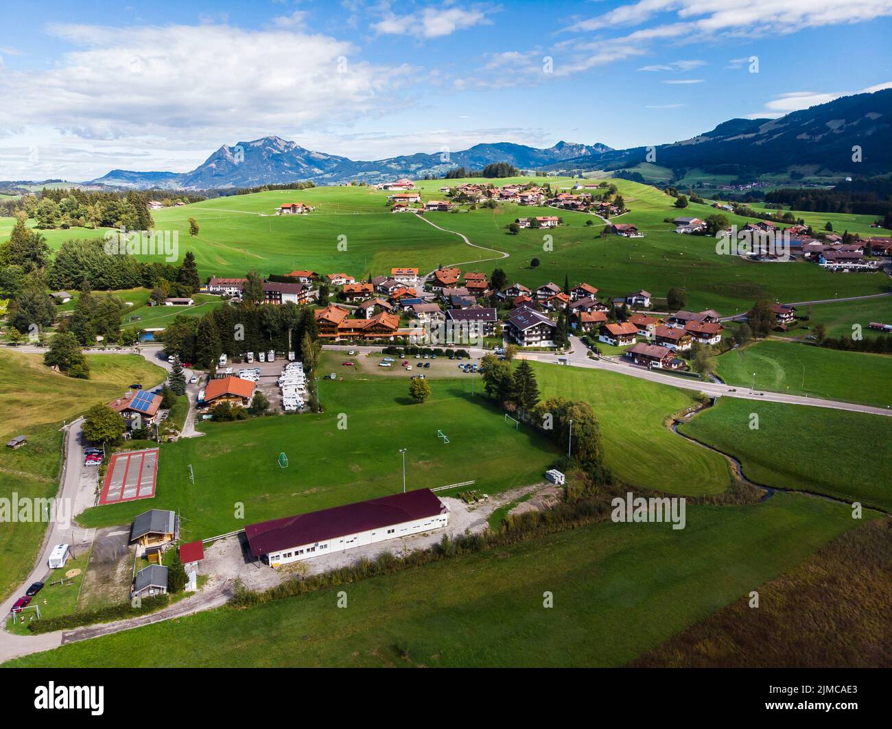 Luftbild, Obermaiselstein und Sonderdorf mit Feldern und Weiden, OberallgÃ¤U, Schwaben, Bayern, Stockfoto