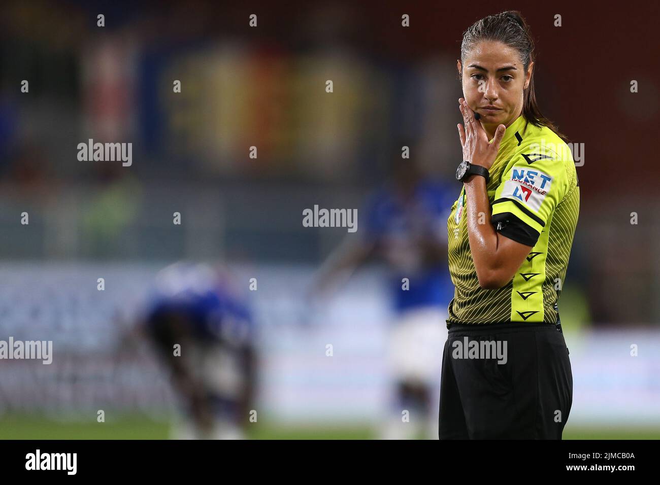 Genua, Italien. 5. August 2022. Ferrieri Caputi, offizieller Schiedsrichter, sieht sich während des Coppa Italia-Spiels zwischen uns Sampdoria und Reggina 1914 am 5. August 2022 im Stadio Luigi Ferraris in Genua, Italien, an. Quelle: Marco Canoniero/Alamy Live News Stockfoto