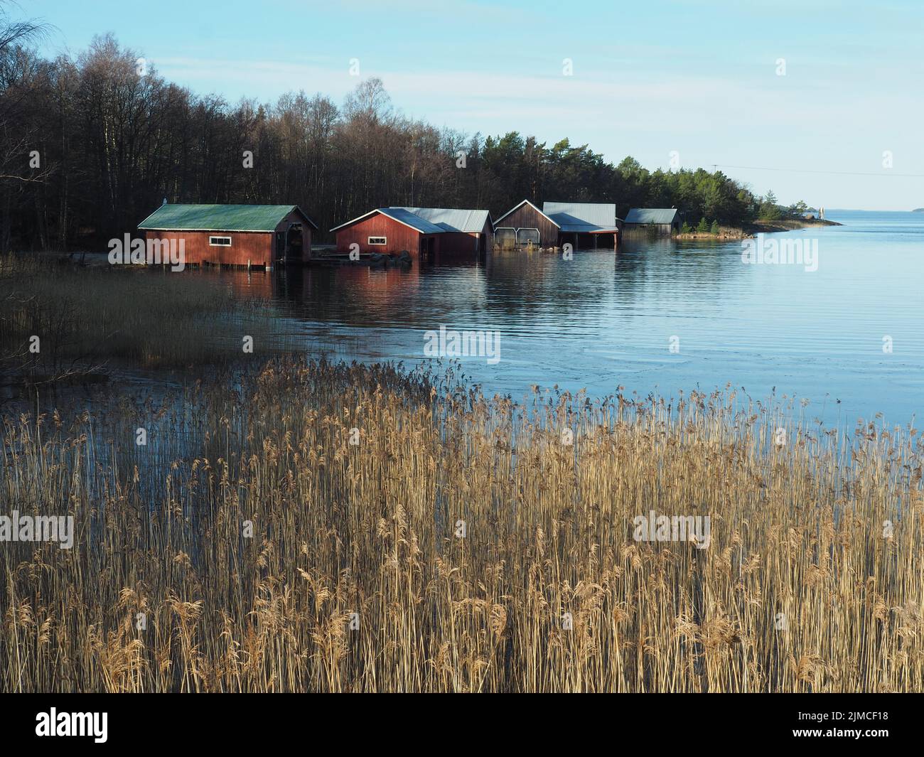 Bootshäuser auf der Insel Vardö, Aland Stockfoto Bootshäuser auf der Insel Vardö, Aland Stockfoto