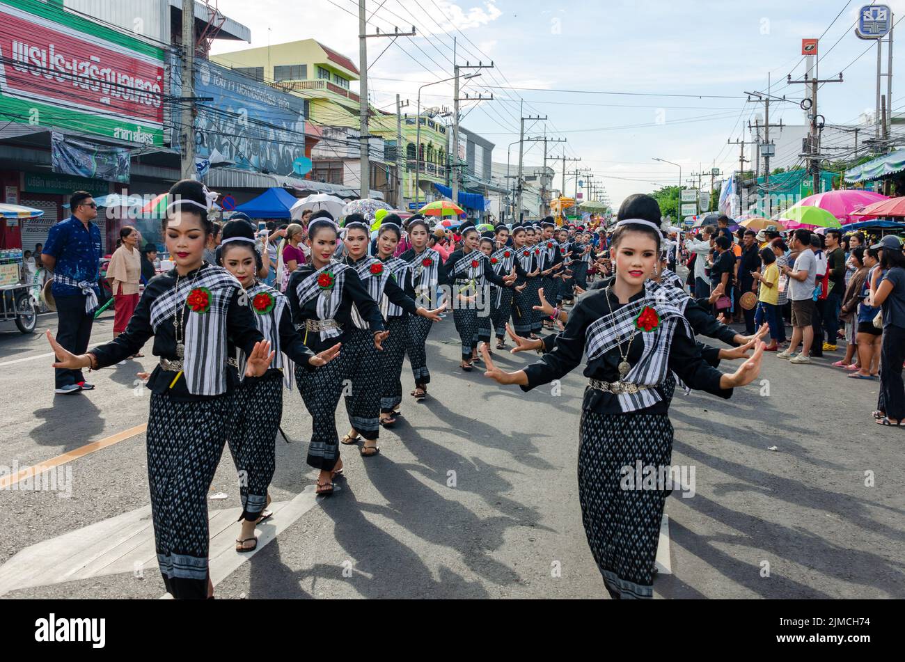 Yasothon Rocket Festival Street Parade Tänzer Stockfoto