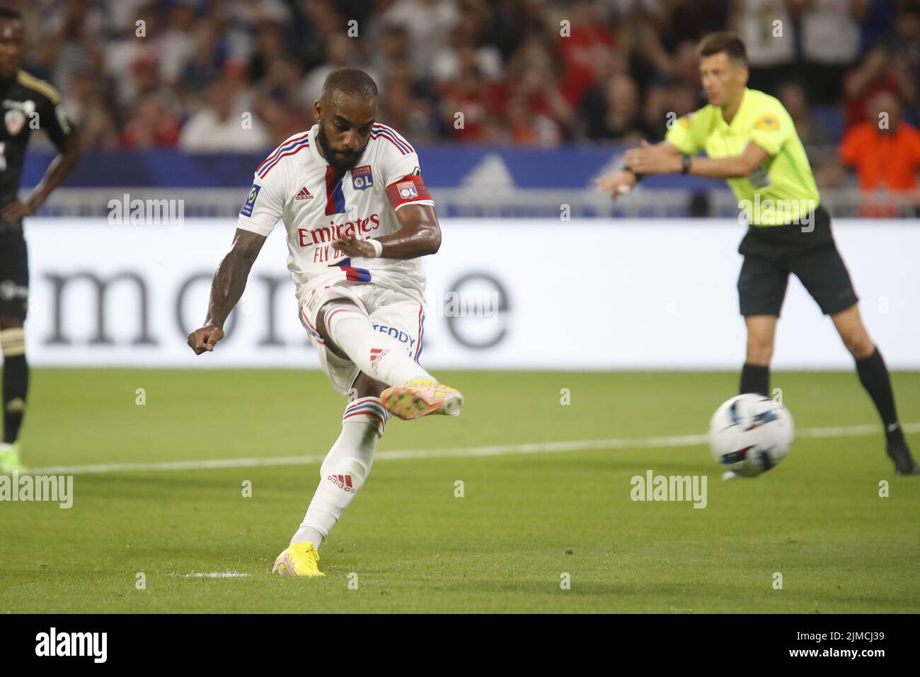 Alexandre LACAZETTE aus Lyon erzielt beim Fußballspiel der französischen Ligue 1 zwischen Olympique Lyonnais (Lyon) und AC Ajacio am 5. August 2022 im Groupama-Stadion in Decines-Charpieu bei Lyon, Frankreich, ein Tor - Foto: Romain Biard/DPPI/LiveMedia Stockfoto