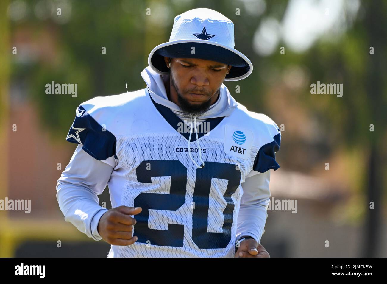 Dallas Cowboys laufen zurück Tony Pollard (20) während des Trainingslagers, Mittwoch, 3. August 2022, in Oxnard, Calif. (Dylan Stewart/Image of Sport) Stockfoto