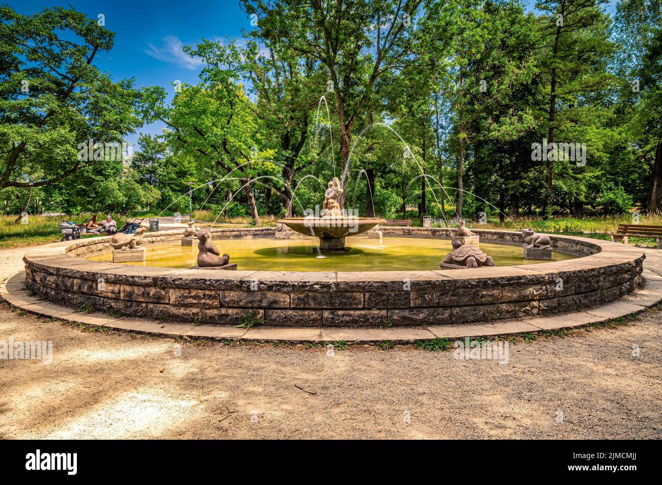Langzeitbelichtung des Märchenbrunnens in Jena im Paradies Park, Jena, Thüringen, Deutschland Stockfoto