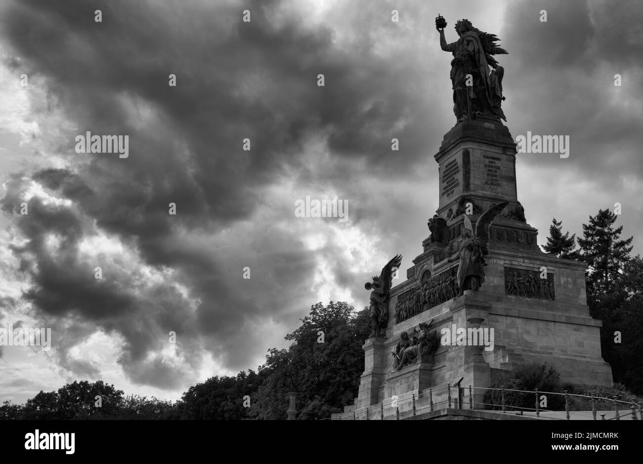 Niederwalddenkmal, Rheinbeobachtung, Germania, Osteinpark, dunkle Wolken, Rüdesheim am Rhein, Rheingau, Taunus, Hessen, Deutschland Stockfoto
