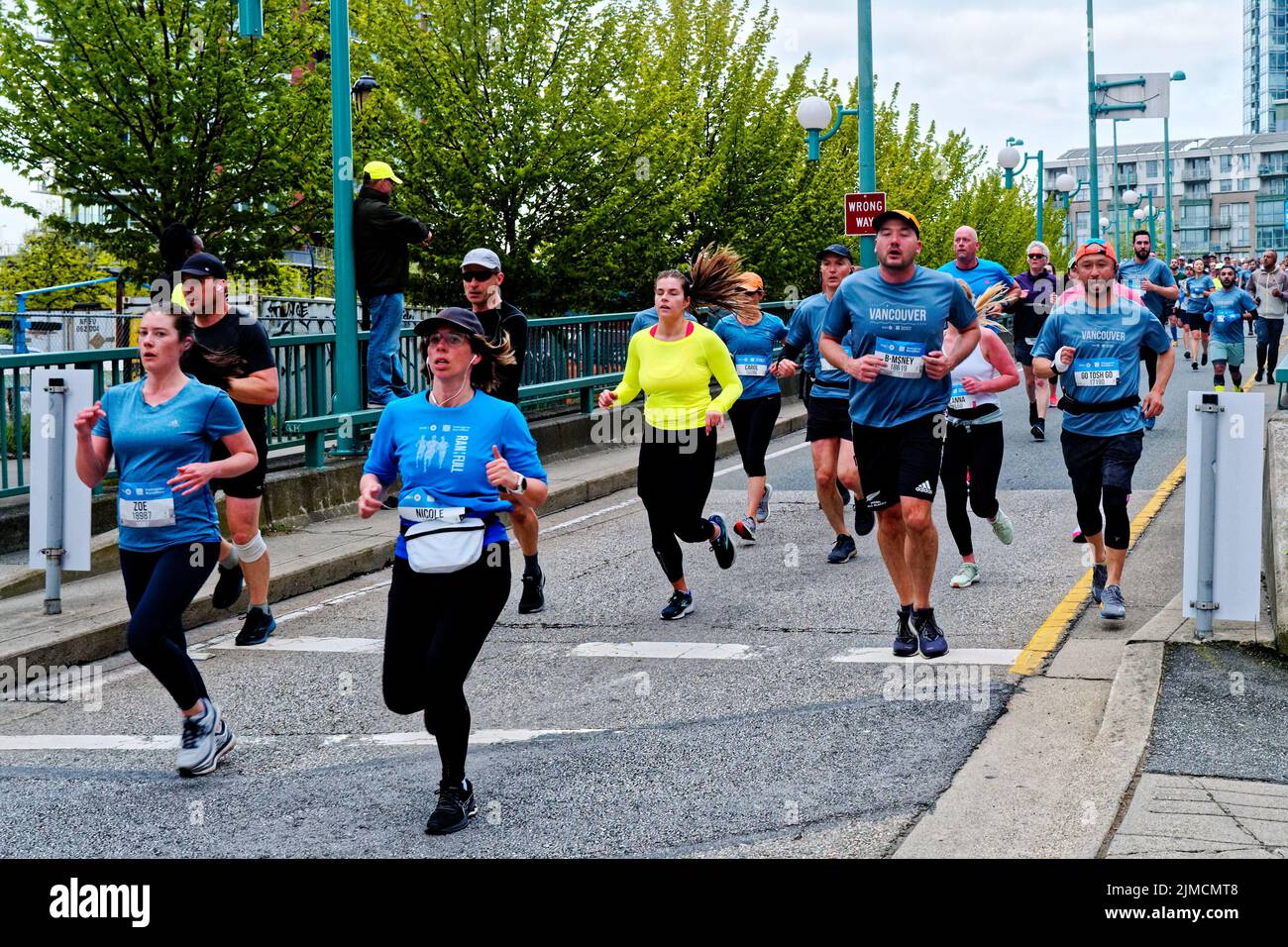 VANCOUVER, BRITISH COLUMBIA - 29. April 2022: Vancouver, ein geschäftiger Hafenort an der Westküste in British Columbia, gehört zu den Kanadas, die am dichtesten und ethnischsten sind Stockfoto