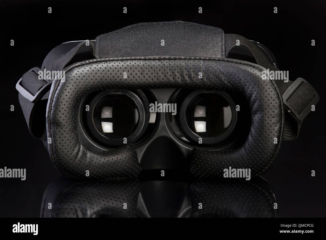 Virtual Reality Brille vrl auf schwarzem Hintergrund Stockfoto Virtual Reality Brille vrl auf schwarzem Hintergrund Stockfoto