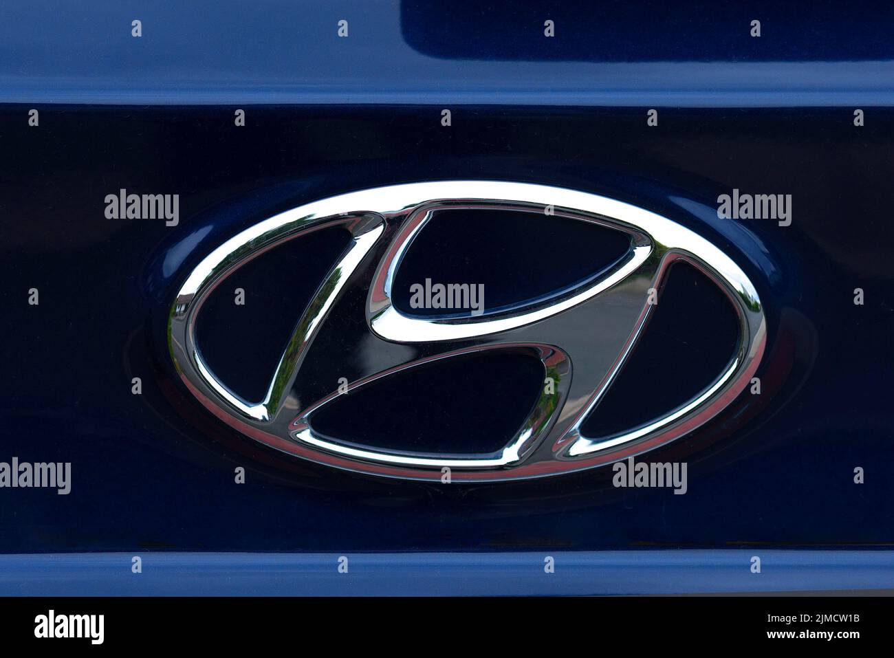 Symbolisches Zeichen der Automarke Hyundai, Bayern, Deutschland Stockfoto