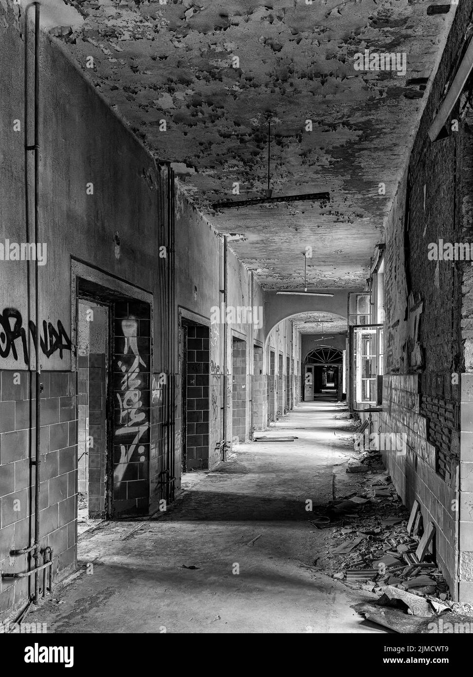 Lost Place, verlassene Ruine, Black and White, Interior, Lungenklinik und Sanatorium, Beelitz, Brandenburg, Deutschland Stockfoto