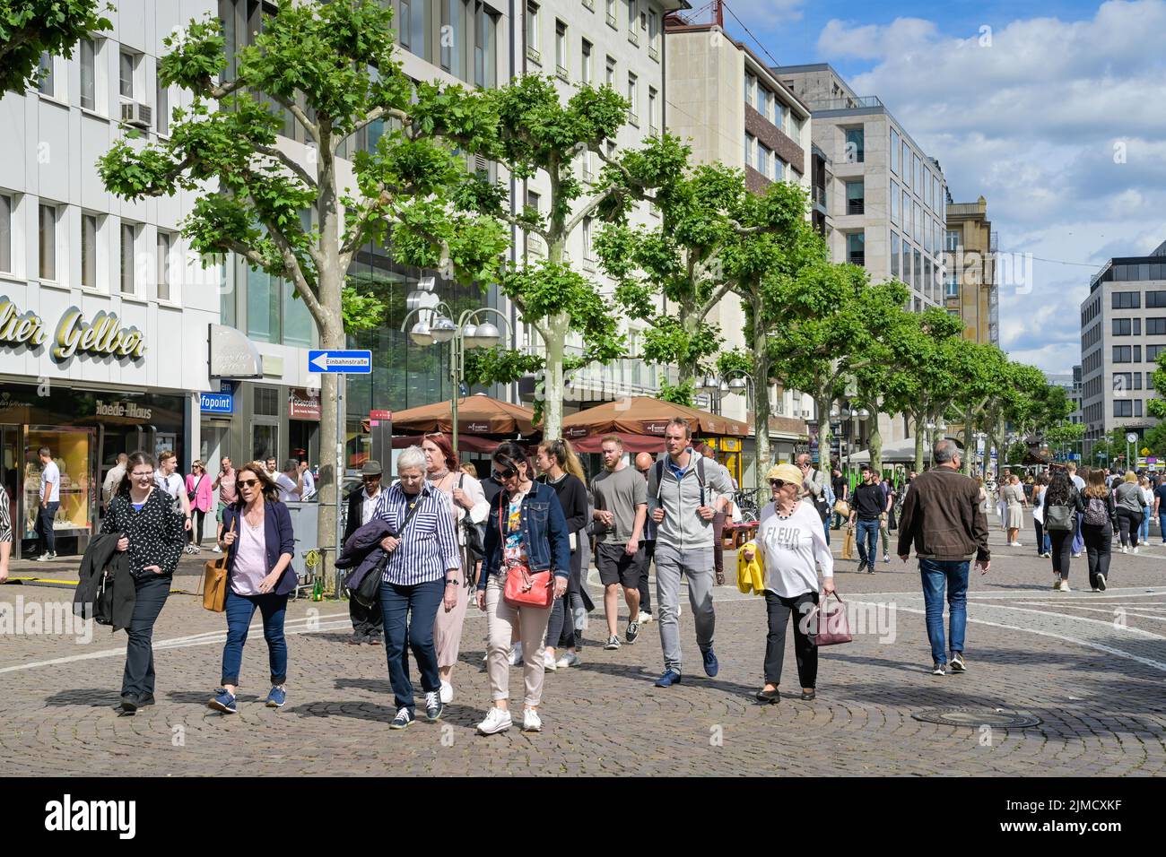 Straßenszene, Passanten, große Bockenheimer Straße, Fressgass, Frankfurt am Main, Hessen, Deutschland Stockfoto