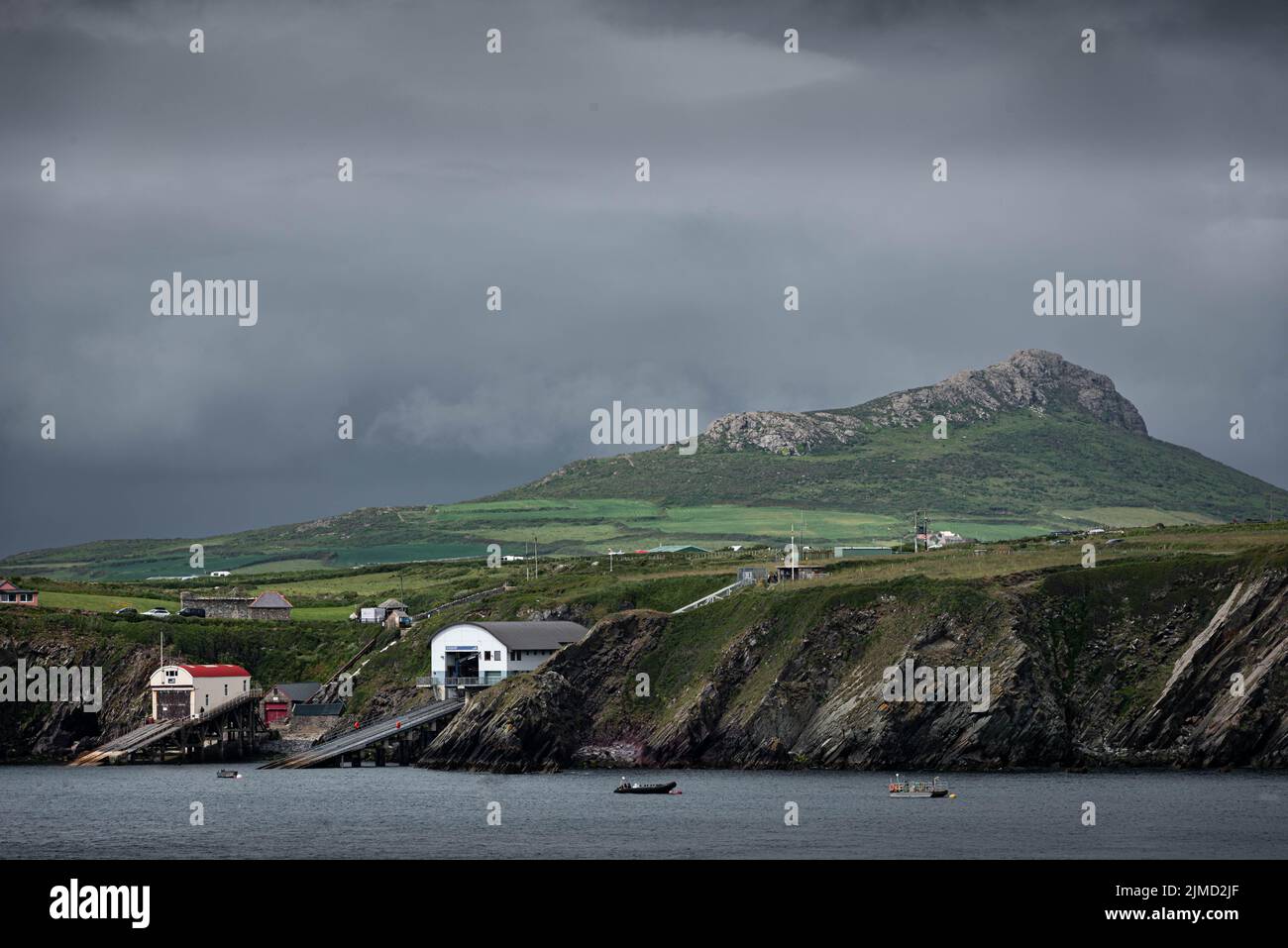 Die New und Old Lifeboat Stationen in St Davids, Pembrokeshire, Wales. Stockfoto