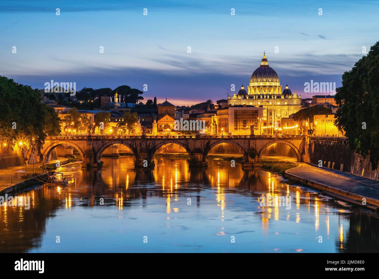 Rom Vatikan Italien Sonnenuntergang City Skyline am Tiber River Stockfoto