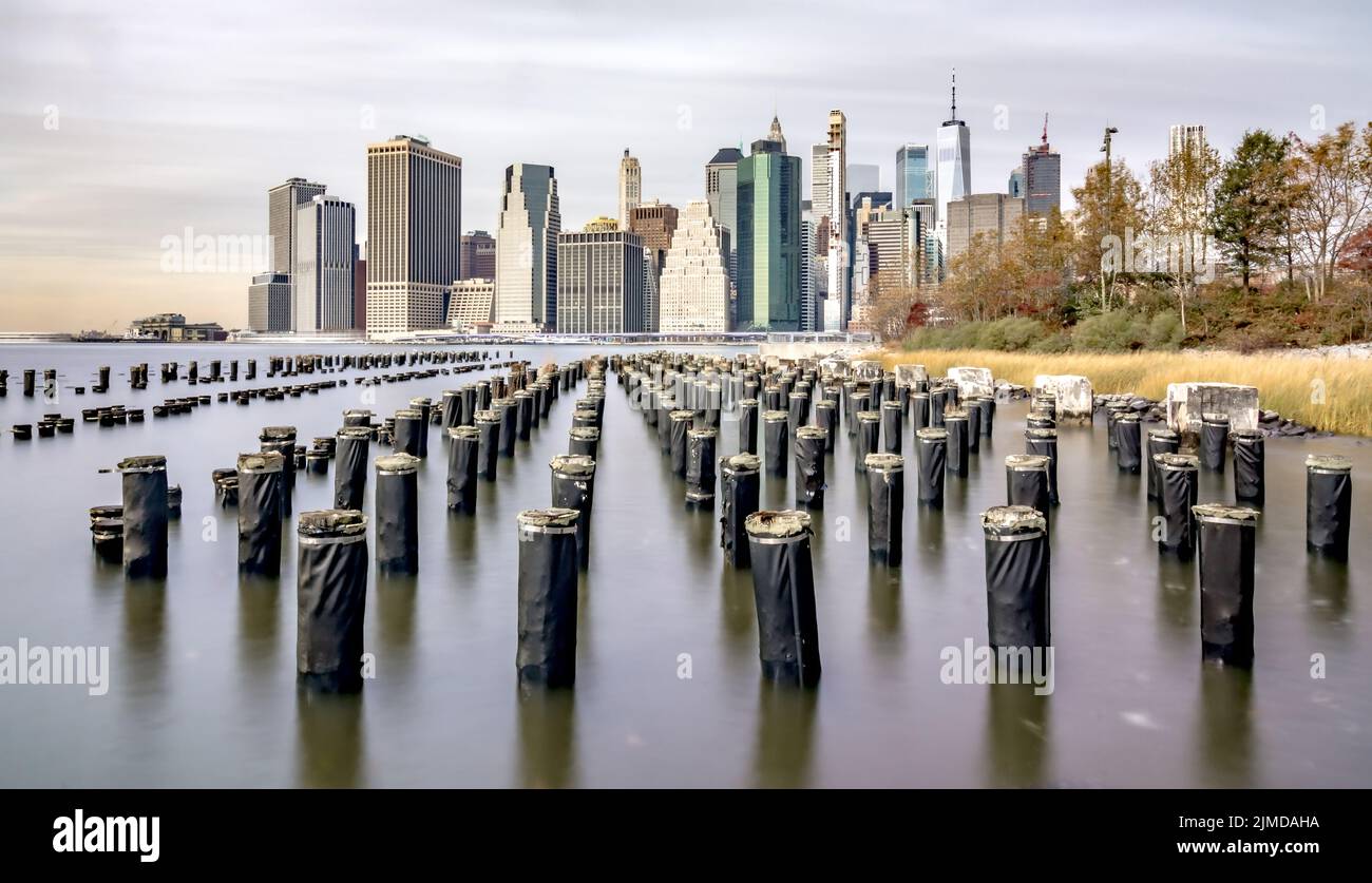 Skyline von New york an einem bewölkten Tag Stockfoto